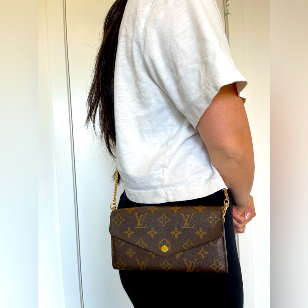Authentic Louis Vuitton Monogram Sarah Envelope WOC with dustbag and chain!
